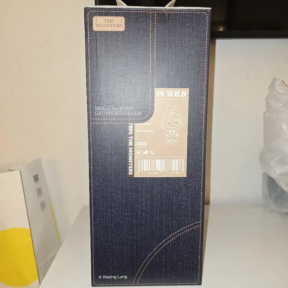 NIB Pristine Authentic POP MART FALL IN THE WILD XL